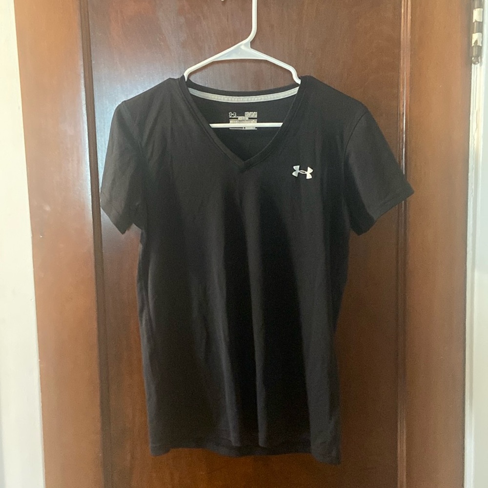 Women’s Under Armour semi-fitted black short sleeve